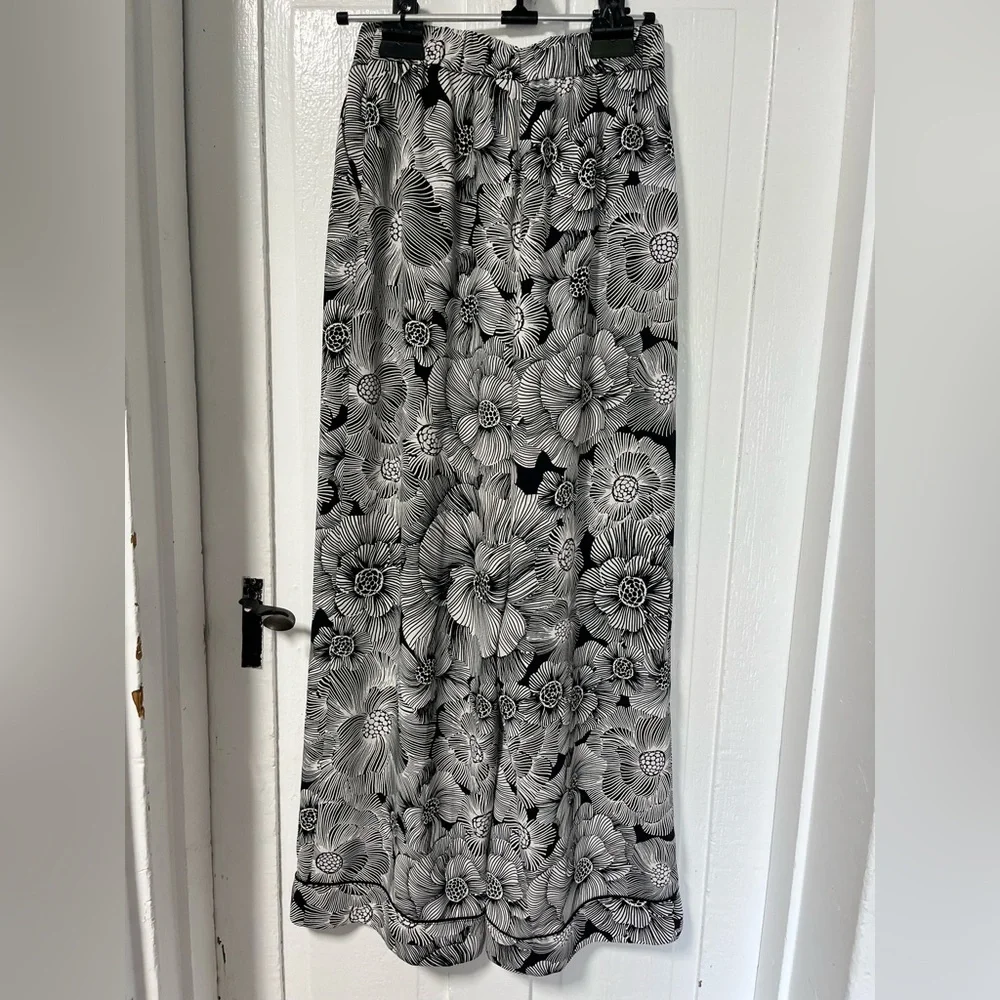 Express Stylist Super High Waisted Pleated Wide Leg Pant Floral Pant size 6 - Picture 5 of 11